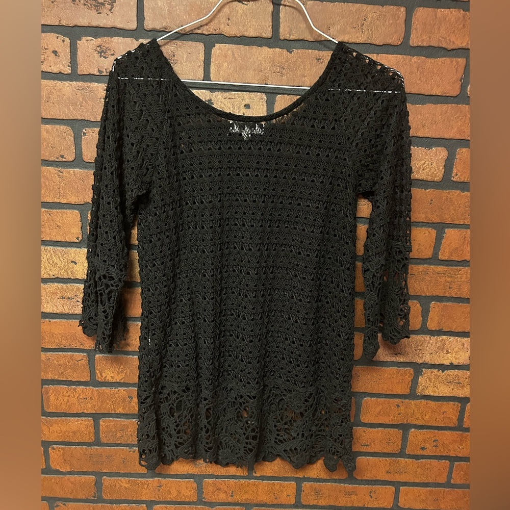 Photos unedited. Great condition. woven with rose print. Somewhat see through